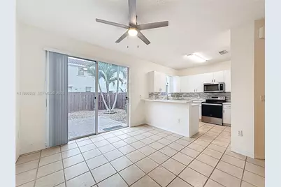 4330 NW 114th Pl, Doral, FL 33178 - Photo 10