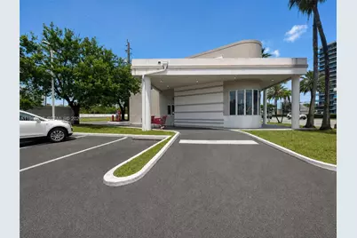 13750 Biscayne Blvd, North Miami Beach, FL 33181 - Photo 4