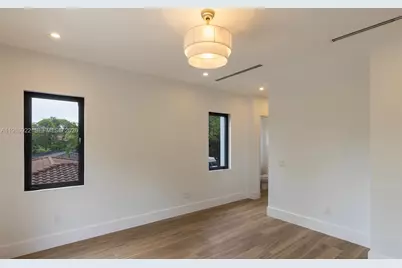555 Catalonia Ave, Coral Gables, FL 33134 - Photo 10
