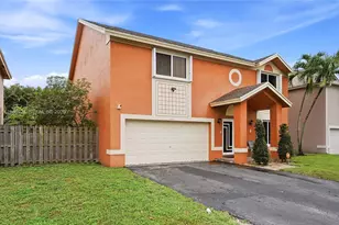1421 SW 97th Ave, Pembroke Pines, FL 33025 - Photo 2