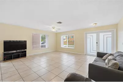 1421 SW 97th Ave, Pembroke Pines, FL 33025 - Photo 44