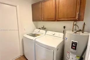 11201 NE 3rd Ave, Miami, FL 33161 - Photo 12