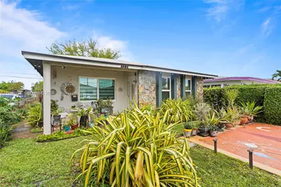 720 NW 4th St, Hallandale Beach, FL 33009 - Photo 4