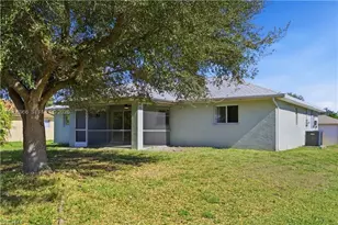 826 SE 5th Ct, Cape Coral, FL 33990 - Photo 2