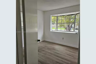 27 SW 8th Ct #27, Hallandale Beach, FL 33009 - Photo 12