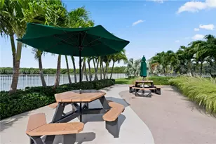 400 SE Kings Point Dr, Sunny Isles Beach, FL 33160 - Photo 32