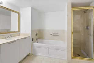 1800 N Bayshore Dr, Miami, FL 33132 - Photo 14