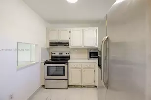 8951 Sunrise Lakes Blvd, Sunrise, FL 33322 - Photo 16