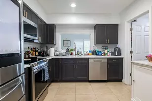 8740 NW 11th St, Pembroke Pines, FL 33024 - Photo 8