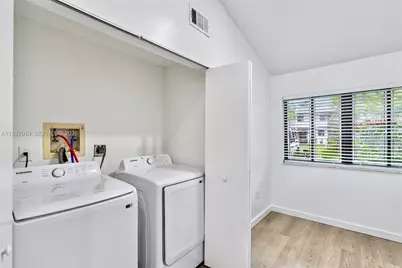 518 NE 199th Ln #3R, Miami, FL 33179 - Photo 8