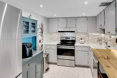 100 Bayview Dr #617, Sunny Isles Beach, FL 33160 - Photo 8