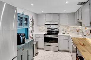 100 Bayview Dr, Sunny Isles Beach, FL 33160 - Photo 8