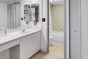 100 Bayview Dr, Sunny Isles Beach, FL 33160 - Photo 22