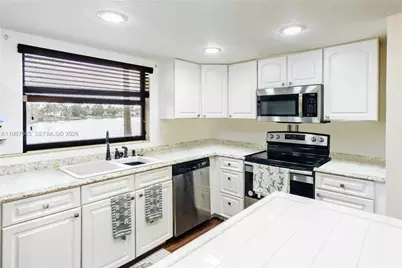 8980 Palm Tree Ln #8980, Pembroke Pines, FL 33024 - Photo 4