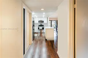 8980 Palm Tree Ln, Pembroke Pines, FL 33024 - Photo 8