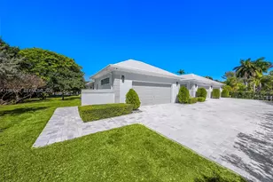 424 Alamanda Dr, Hallandale Beach, FL 33009 - Photo 50