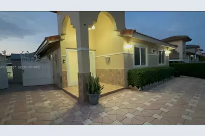 8807 NW 109th Ter, Hialeah Gardens, FL 33018 - Photo 2