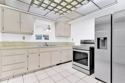 733 W 32 Street, Hialeah, FL 33012 - Photo 14