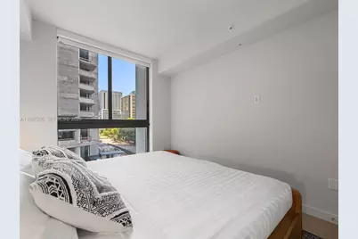 11 NE 6th St #301, Miami, FL 33132 - Photo 12