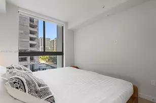 11 NE 6th St, Miami, FL 33132 - Photo 12