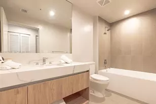 11 NE 6th St, Miami, FL 33132 - Photo 18