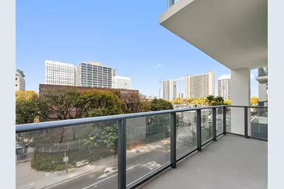 11 NE 6th St #301, Miami, FL 33132 - Photo 8