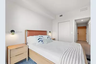 11 NE 6th St #301, Miami, FL 33132 - Photo 16