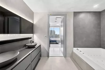 200 Biscayne Boulevard Way #5010, Miami, FL 33131 - Photo 62