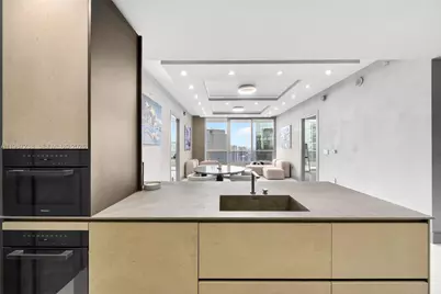 200 Biscayne Boulevard Way #5010, Miami, FL 33131 - Photo 16