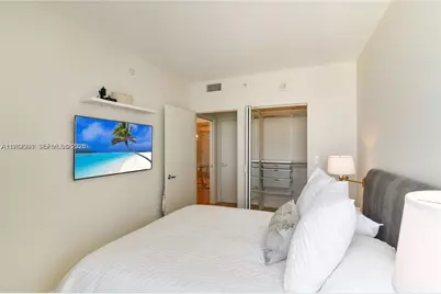 6365 Collins Ave #2810, Miami Beach, FL 33141 - Photo 4