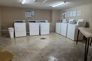 8615 NW 8th St, Miami, FL 33126 - Photo 10