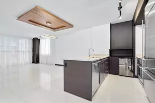 55 SE 6th St, Miami, FL 33131 - Photo 8