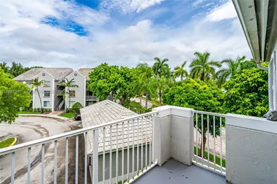 11185 SW 6th St #301, Pembroke Pines, FL 33025 - Photo 6