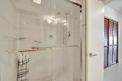 20515 E Country Club Dr #249, Aventura, FL 33180 - Photo 26