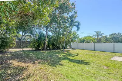 1911 N 44th Ave, Hollywood, FL 33021 - Photo 2