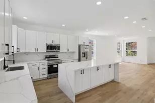 12425 NW 54th Ct, Coral Springs, FL 33076 - Photo 2