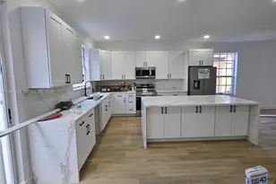 12425 NW 54th Ct, Coral Springs, FL 33076 - Photo 2