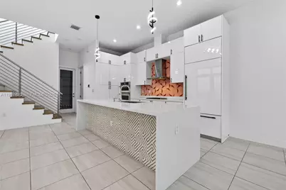 8237 NW 43rd St, Doral, FL 33166 - Photo 14