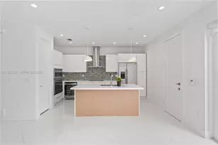 6432 NW 104th Ct, Doral, FL 33178 - Photo 2