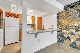 6580 W 27th Ct, Hialeah, FL 33016 - Photo 16
