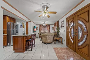 871 SE 5th Pl, Hialeah, FL 33010 - Photo 10