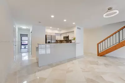 8352 Dundee Ter, Miami Lakes, FL 33016 - Photo 16