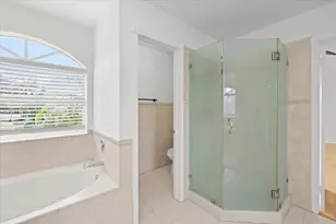 1041 NW 189th Ave, Pembroke Pines, FL 33029 - Photo 30