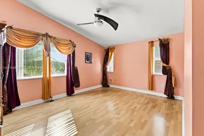 1041 NW 189th Ave, Pembroke Pines, FL 33029 - Photo 20