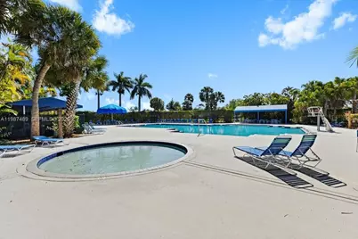 1041 NW 189th Ave, Pembroke Pines, FL 33029 - Photo 38