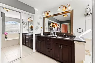 1041 NW 189th Ave, Pembroke Pines, FL 33029 - Photo 24