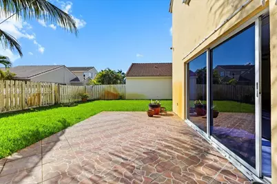 1041 NW 189th Ave, Pembroke Pines, FL 33029 - Photo 32