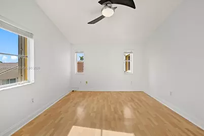 1041 NW 189th Ave, Pembroke Pines, FL 33029 - Photo 20