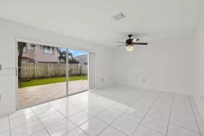 1041 NW 189th Ave, Pembroke Pines, FL 33029 - Photo 8