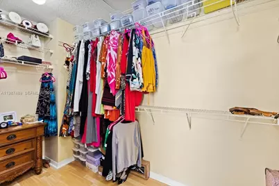 1041 NW 189th Ave, Pembroke Pines, FL 33029 - Photo 26